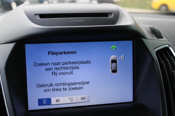 Ford C-MAX 1.0 EcoBoost 125 PK Titanium | Camera | Winterpack | Navigatie | 17 INCH Lichtmetalen Velgen | Climate Control | Cruise Control | Privacy Glass | Half lederen bekleding | Dealeronderhouden