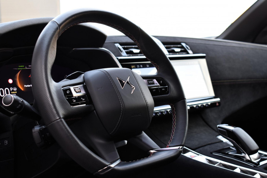 DS 7 Crossback 1.6 Turbo Plugin-Hybrid 225PK Aut. Performance Line + | Navi | 360 Camera | Stoelverwa. | Incl. Garantie DS 7 Crossback 1.6 Turbo Plugin-Hybrid 225PK Aut. Performance Line + | Navi | 360 Camera | Stoelverwa. | Incl. Garantie