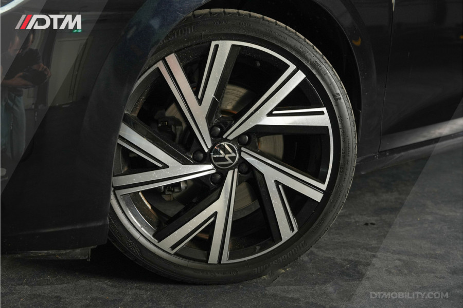 Volkswagen Golf 1.5 eTSI 1st Edition | Pano | IQ |