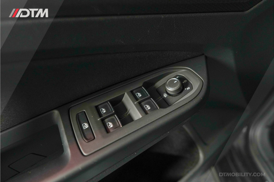Volkswagen Golf 1.5 eTSI 1st Edition | Pano | IQ |