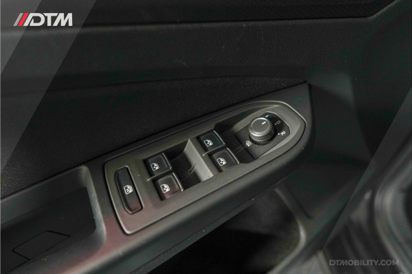 Volkswagen Golf 1.5 eTSI 1st Edition | Pano | IQ |