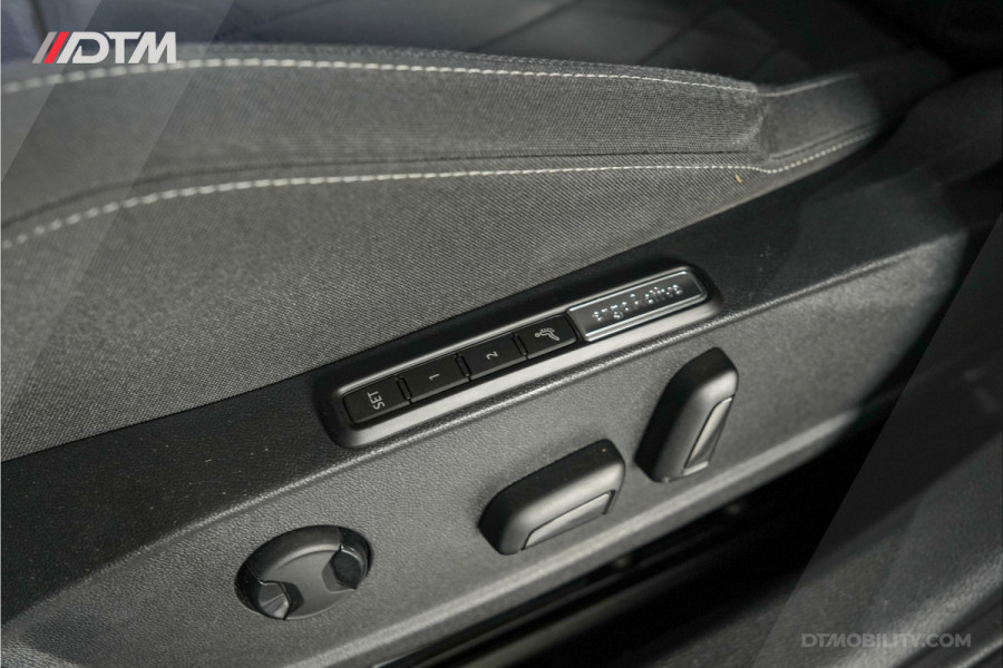 Volkswagen Golf 1.5 eTSI 1st Edition | Pano | IQ |