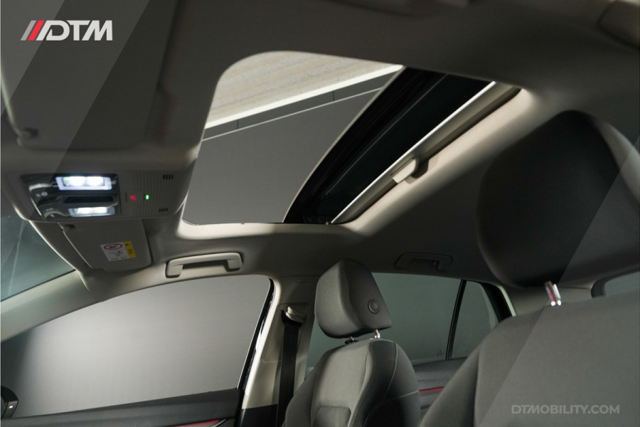 Volkswagen Golf 1.5 eTSI 1st Edition | Pano | IQ |