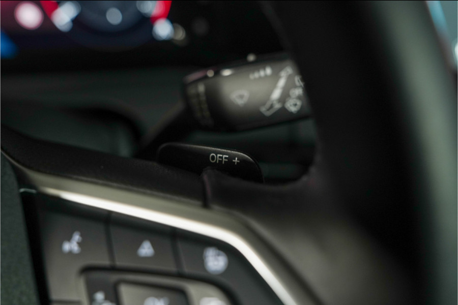 Volkswagen Golf 1.5 eTSI 1st Edition | Pano | IQ |