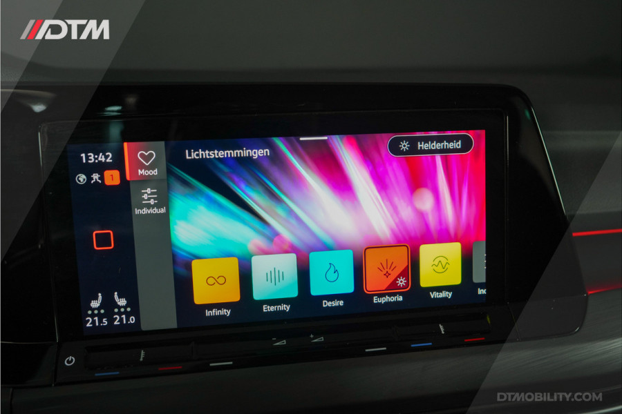 Volkswagen Golf 1.5 eTSI 1st Edition | Pano | IQ |