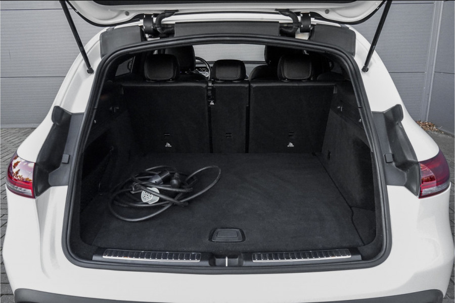 Mercedes-Benz EQC 400 4MATIC 80 kWh AMG-Line Pano Trekhaak Stoelverw