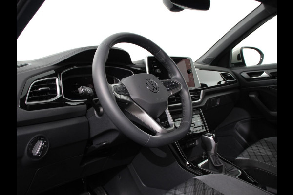 Volkswagen T-Roc 1.5 TSI 150pk DSG R-Line Edition Navigatie Apple Carplay/Android Auto Camera Parkeersensoren Adaptive Cruise Control Dodehoek Assistent Elektrische achterklep Stoel- en stuurverwarming Full Led Climate Control Lichtmetalen velgen