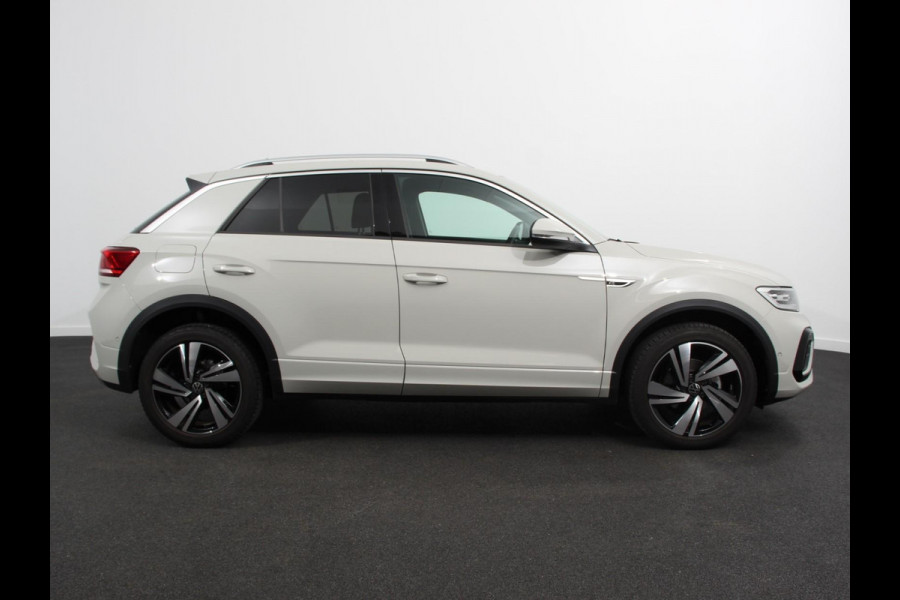 Volkswagen T-Roc 1.5 TSI 150pk DSG R-Line Edition Navigatie Apple Carplay/Android Auto Camera Parkeersensoren Adaptive Cruise Control Dodehoek Assistent Elektrische achterklep Stoel- en stuurverwarming Full Led Climate Control Lichtmetalen velgen