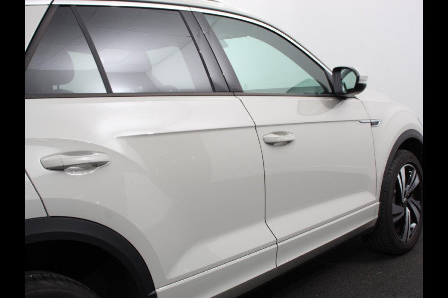 Volkswagen T-Roc 1.5 TSI 150pk DSG R-Line Edition Navigatie Apple Carplay/Android Auto Camera Parkeersensoren Adaptive Cruise Control Dodehoek Assistent Elektrische achterklep Stoel- en stuurverwarming Full Led Climate Control Lichtmetalen velgen