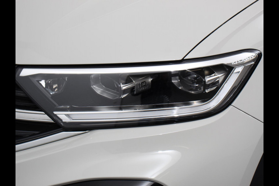 Volkswagen T-Roc 1.5 TSI 150pk DSG R-Line Edition Navigatie Apple Carplay/Android Auto Camera Parkeersensoren Adaptive Cruise Control Dodehoek Assistent Elektrische achterklep Stoel- en stuurverwarming Full Led Climate Control Lichtmetalen velgen