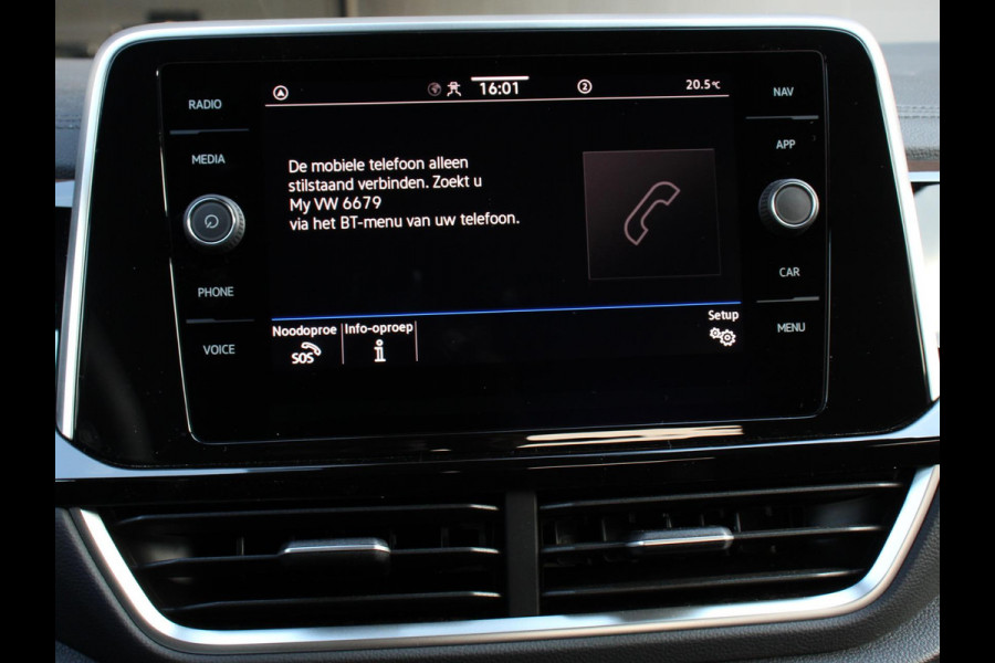 Volkswagen T-Roc 1.5 TSI 150pk DSG R-Line Edition Navigatie Apple Carplay/Android Auto Camera Parkeersensoren Adaptive Cruise Control Dodehoek Assistent Elektrische achterklep Stoel- en stuurverwarming Full Led Climate Control Lichtmetalen velgen
