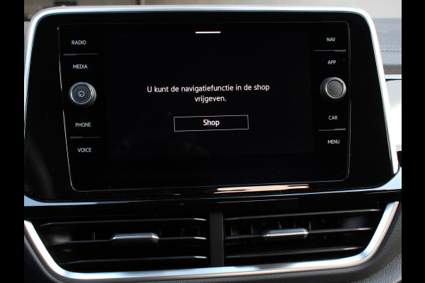 Volkswagen T-Roc 1.5 TSI 150pk DSG R-Line Edition Navigatie Apple Carplay/Android Auto Camera Parkeersensoren Adaptive Cruise Control Dodehoek Assistent Elektrische achterklep Stoel- en stuurverwarming Full Led Climate Control Lichtmetalen velgen