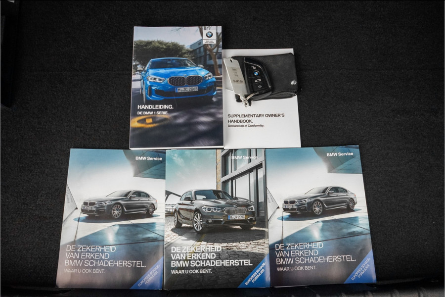 BMW 1-serie 118i High Ex M-Sport Shadow Pano Leder 18"