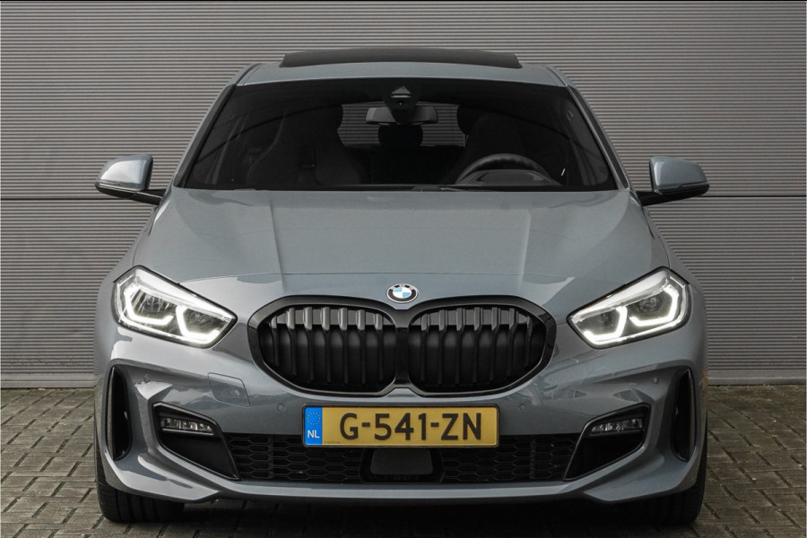 BMW 1-serie 118i High Ex M-Sport Shadow Pano Leder 18"