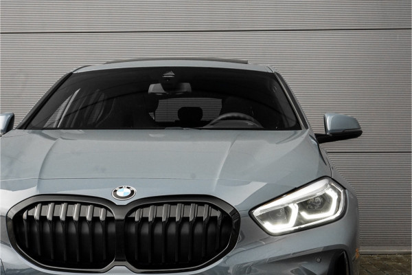 BMW 1-serie 118i High Ex M-Sport Shadow Pano Leder 18"