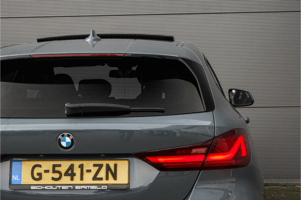 BMW 1-serie 118i High Ex M-Sport Shadow Pano Leder 18"