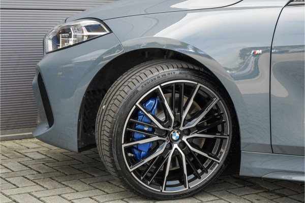 BMW 1-serie 118i High Ex M-Sport Shadow Pano Leder 18"