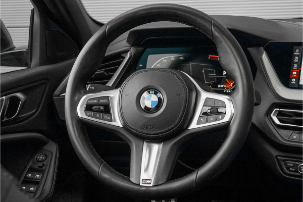 BMW 1-serie 118i High Ex M-Sport Shadow Pano Leder 18"