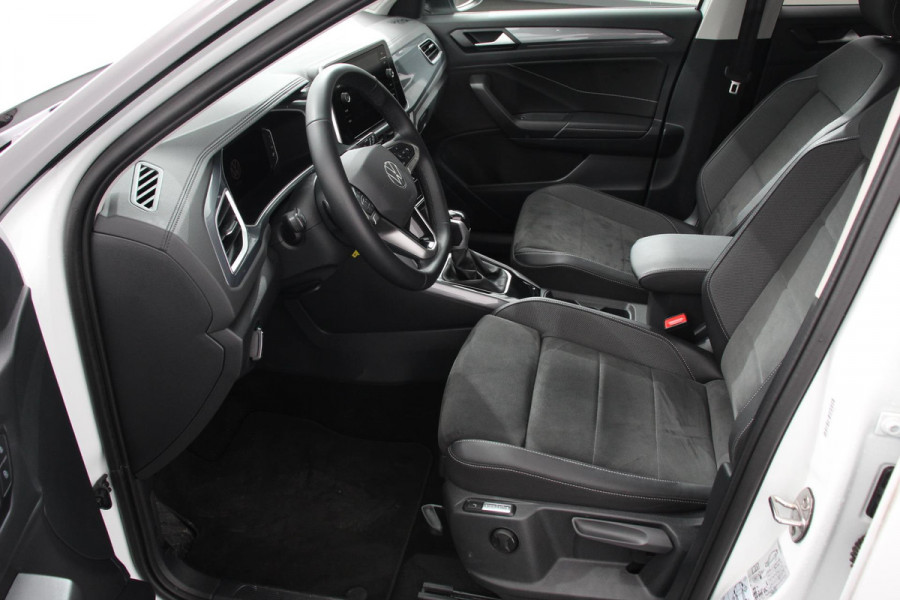 Volkswagen T-Roc 1.5 TSI DSG Style Demo Navigatie Apple Carplay / Android Auto Climate Control Led Digitale Cockpit Adaptive Cruise Control Trekhaak