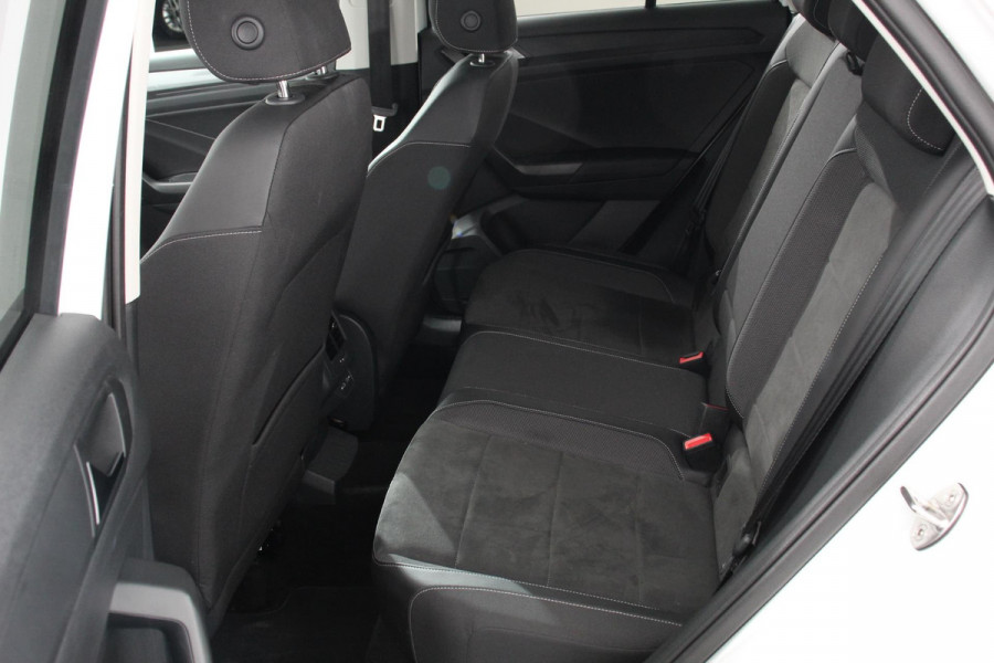 Volkswagen T-Roc 1.5 TSI DSG Style Demo Navigatie Apple Carplay / Android Auto Climate Control Led Digitale Cockpit Adaptive Cruise Control Trekhaak