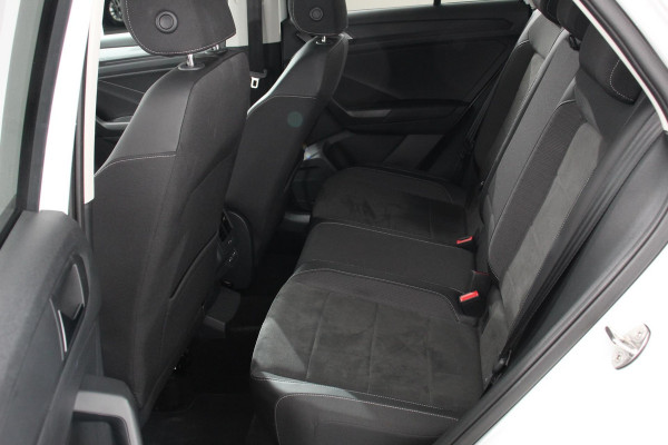 Volkswagen T-Roc 1.5 TSI DSG Style Demo Navigatie Apple Carplay / Android Auto Climate Control Led Digitale Cockpit Adaptive Cruise Control Trekhaak