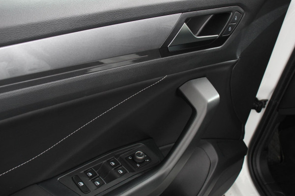 Volkswagen T-Roc 1.5 TSI DSG Style Demo Navigatie Apple Carplay / Android Auto Climate Control Led Digitale Cockpit Adaptive Cruise Control Trekhaak