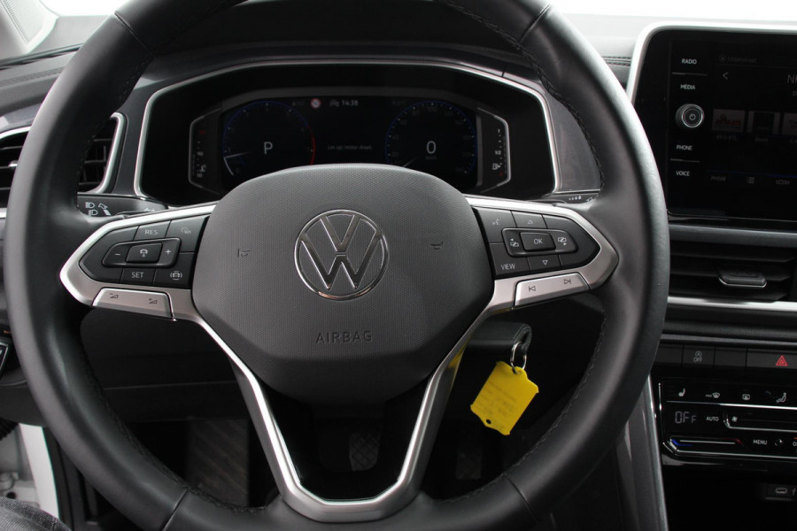 Volkswagen T-Roc 1.5 TSI DSG Style Demo Navigatie Apple Carplay / Android Auto Climate Control Led Digitale Cockpit Adaptive Cruise Control Trekhaak