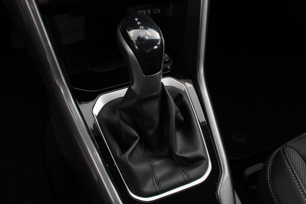 Volkswagen T-Roc 1.5 TSI DSG Style Demo Navigatie Apple Carplay / Android Auto Climate Control Led Digitale Cockpit Adaptive Cruise Control Trekhaak