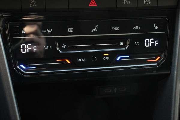 Volkswagen T-Roc 1.5 TSI DSG Style Demo Navigatie Apple Carplay / Android Auto Climate Control Led Digitale Cockpit Adaptive Cruise Control Trekhaak
