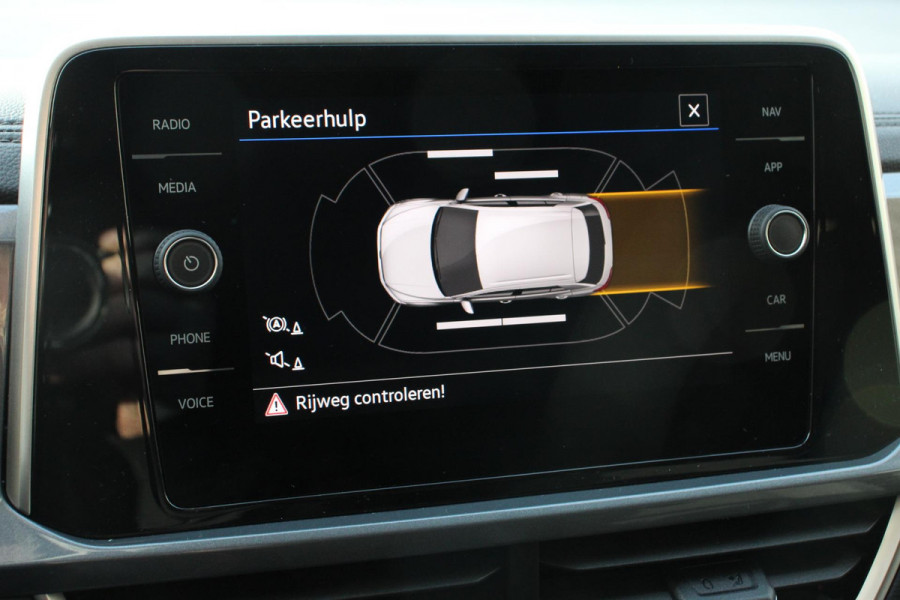 Volkswagen T-Roc 1.5 TSI DSG Style Demo Navigatie Apple Carplay / Android Auto Climate Control Led Digitale Cockpit Adaptive Cruise Control Trekhaak
