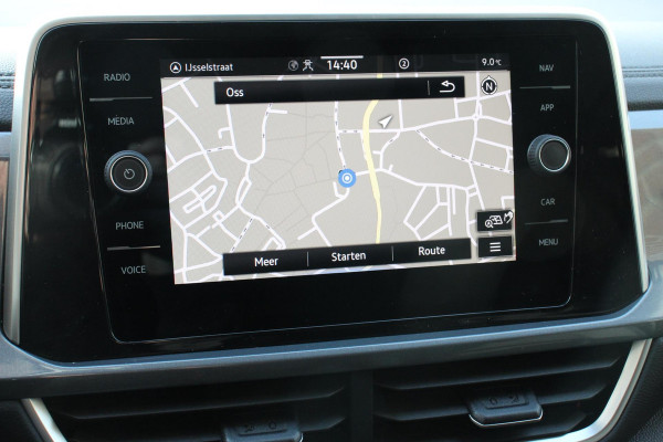 Volkswagen T-Roc 1.5 TSI DSG Style Demo Navigatie Apple Carplay / Android Auto Climate Control Led Digitale Cockpit Adaptive Cruise Control Trekhaak