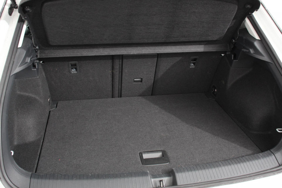 Volkswagen T-Roc 1.5 TSI DSG Style Demo Navigatie Apple Carplay / Android Auto Climate Control Led Digitale Cockpit Adaptive Cruise Control Trekhaak