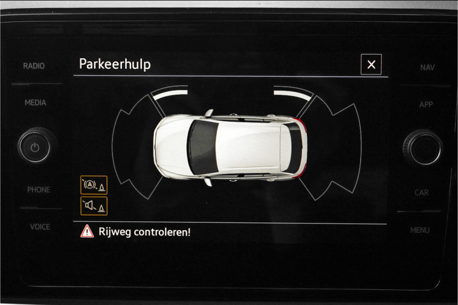Volkswagen T-Roc 1.5 TSI 150PK Life Automaat ACC Carplay 17"