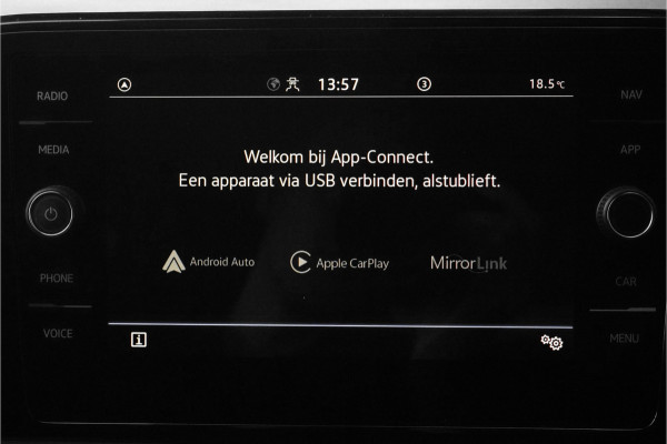 Volkswagen T-Roc 1.5 TSI 150PK Life Automaat ACC Carplay 17"