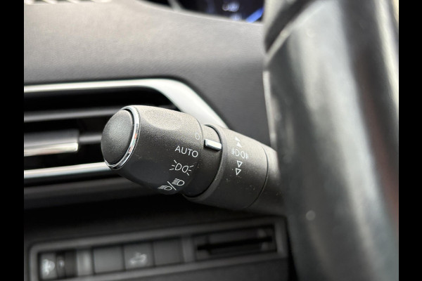 Peugeot 3008 1.2 PureTech Blue Lease Premium 130pk Achteruitrijcamera | Elektrische Achterklep | Climate control | Zwarte Velgen