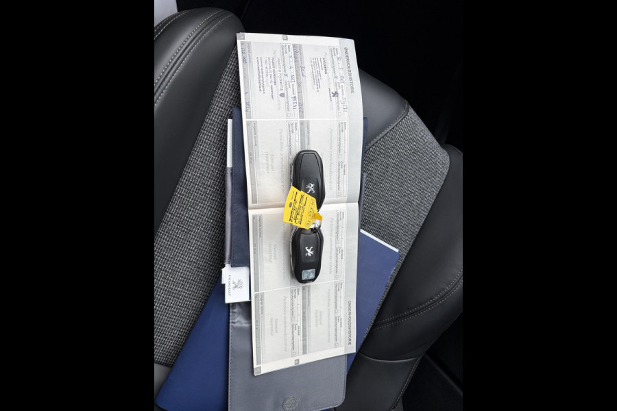 Peugeot 3008 1.2 PureTech Blue Lease Premium 130pk Achteruitrijcamera | Elektrische Achterklep | Climate control | Zwarte Velgen
