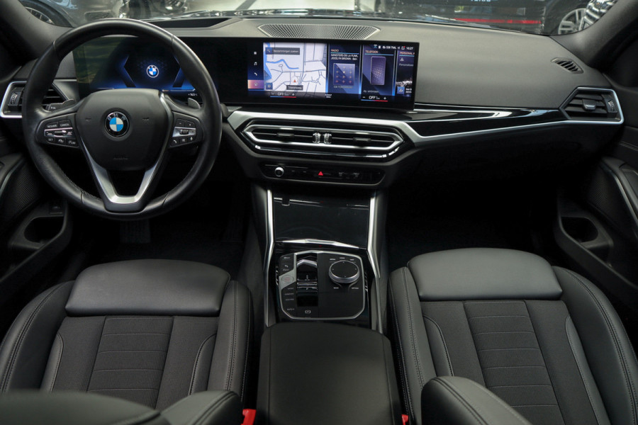 BMW 3 Serie Touring 320i HUD Matrix LED ACC Elektr. trekhaak Elektr. achterklep Leer Navi Camera Climate (3-zone) Sportstoelen PDC LM velgen BTW auto BMW 3 Serie Touring 320i HUD Matrix LED ACC Elektr. trekhaak Elektr. achterklep Leer Navi Camera Climate (3-zone) Sportstoelen PDC LM velgen BTW auto