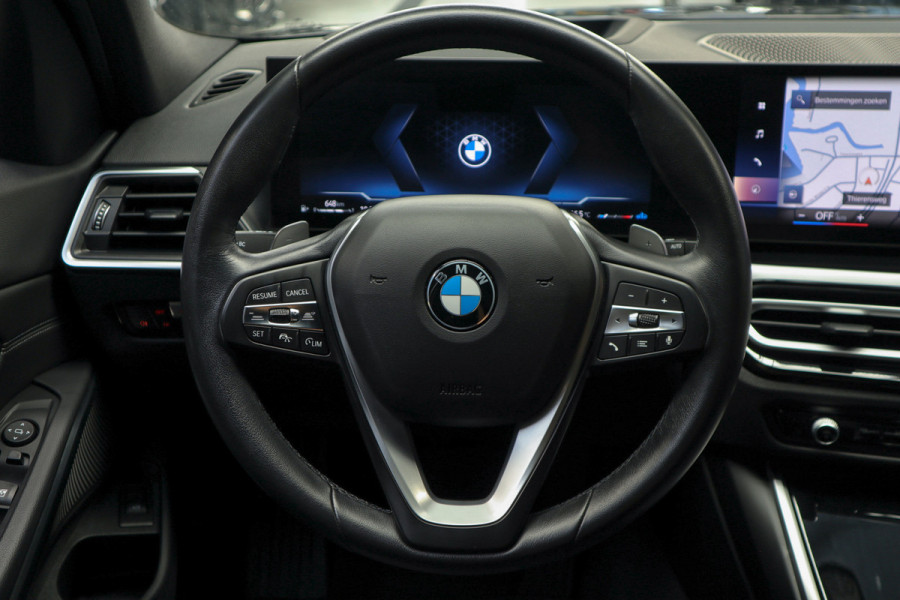BMW 3 Serie Touring 320i HUD Matrix LED ACC Elektr. trekhaak Elektr. achterklep Leer Navi Camera Climate (3-zone) Sportstoelen PDC LM velgen BTW auto BMW 3 Serie Touring 320i HUD Matrix LED ACC Elektr. trekhaak Elektr. achterklep Leer Navi Camera Climate (3-zone) Sportstoelen PDC LM velgen BTW auto