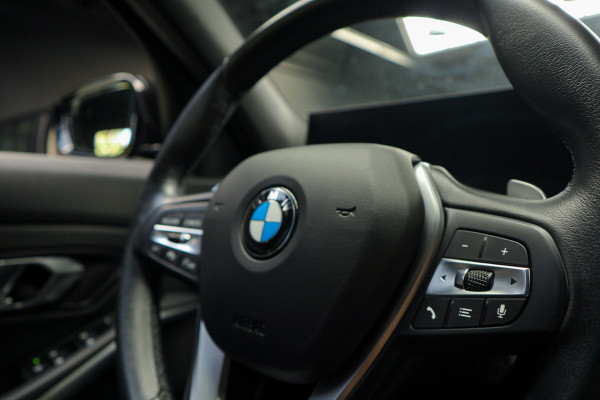 BMW 3 Serie Touring 320i HUD Matrix LED ACC Elektr. trekhaak Elektr. achterklep Leer Navi Camera Climate (3-zone) Sportstoelen PDC LM velgen BTW auto BMW 3 Serie Touring 320i HUD Matrix LED ACC Elektr. trekhaak Elektr. achterklep Leer Navi Camera Climate (3-zone) Sportstoelen PDC LM velgen BTW auto