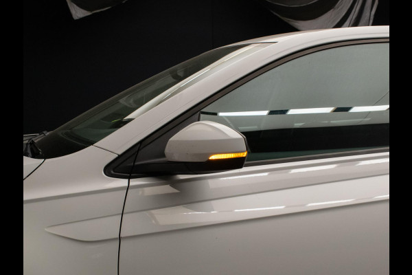 Volkswagen Polo 1.0 TSI Beats Sport (APPLE CARPLAY,NAVI,CRUISE,CLIMATE,LED,SPORTSTOELEN,LM VELGEN,NETTE STAAT)