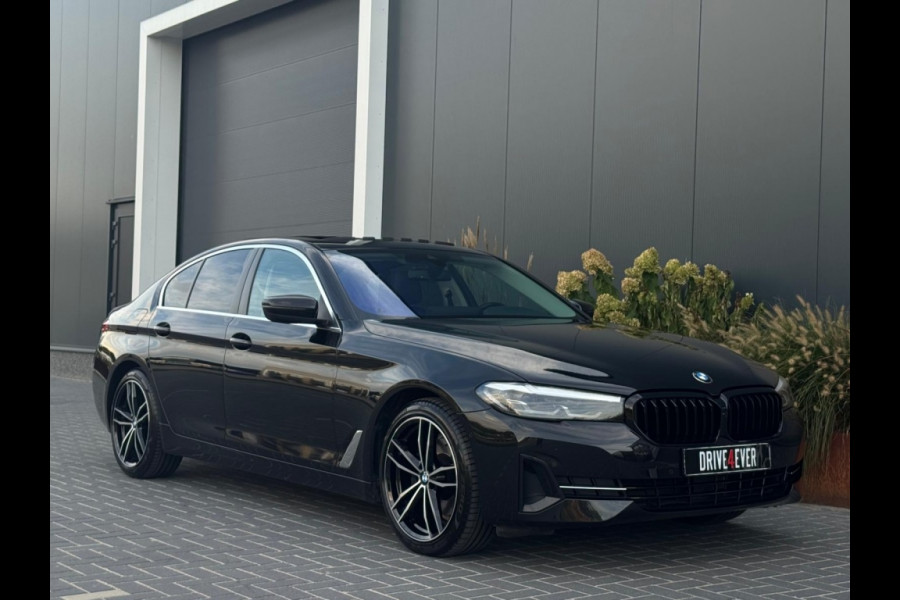 BMW 5 Serie 520i High Exe m2021 FULL SCHUIFDAK NAVI CAMERA SPORTVELGEN