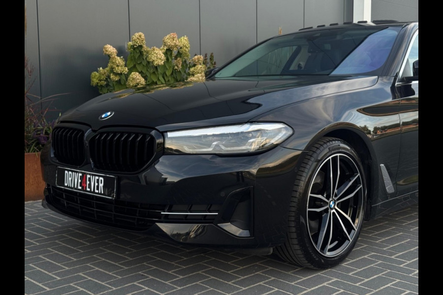 BMW 5 Serie 520i High Exe m2021 FULL SCHUIFDAK NAVI CAMERA SPORTVELGEN