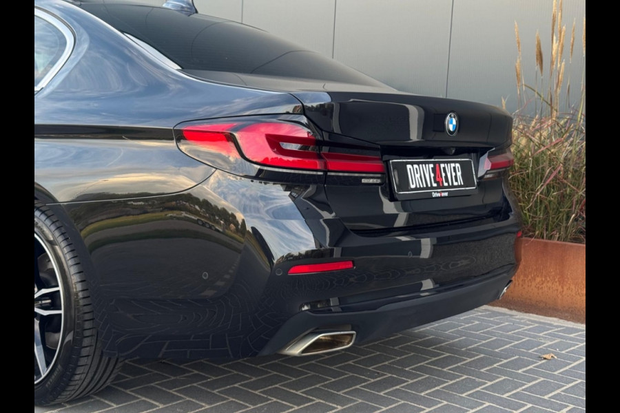 BMW 5 Serie 520i High Exe m2021 FULL SCHUIFDAK NAVI CAMERA SPORTVELGEN
