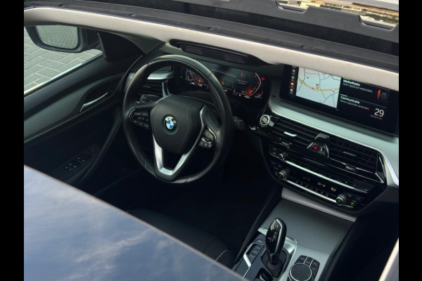 BMW 5 Serie 520i High Exe m2021 FULL SCHUIFDAK NAVI CAMERA SPORTVELGEN
