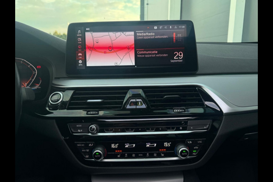 BMW 5 Serie 520i High Exe m2021 FULL SCHUIFDAK NAVI CAMERA SPORTVELGEN