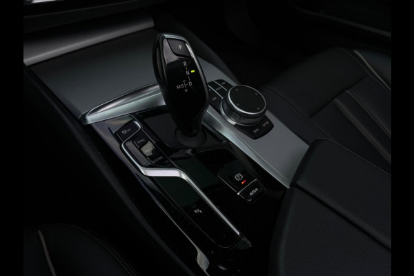 BMW 5 Serie 520i High Exe m2021 FULL SCHUIFDAK NAVI CAMERA SPORTVELGEN