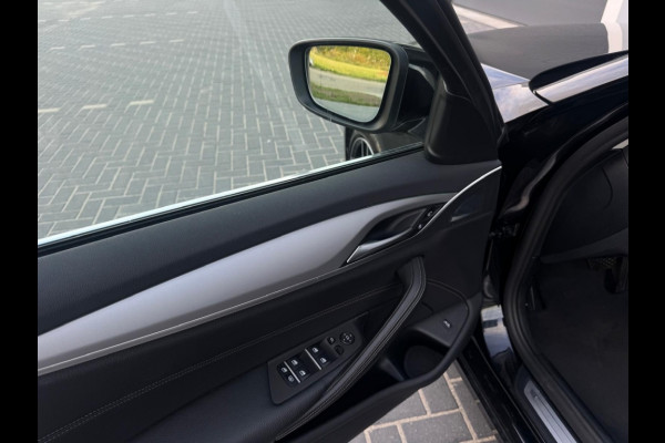 BMW 5 Serie 520i High Exe m2021 FULL SCHUIFDAK NAVI CAMERA SPORTVELGEN