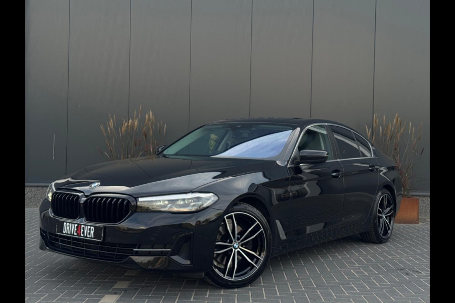 BMW 5 Serie 520i High Exe m2021 FULL SCHUIFDAK NAVI CAMERA SPORTVELGEN