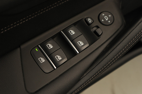 BMW 5 Serie Touring 520i M-Sport HUD Matrix DAP ACC Leer PDC Elektr. uitklapbaar trekhaak Elektr. bedienbaar achterklep Navi Camera Climate (3-zone) Memory seats PDC Zwarte binnenhemel LM velgen BTW auto