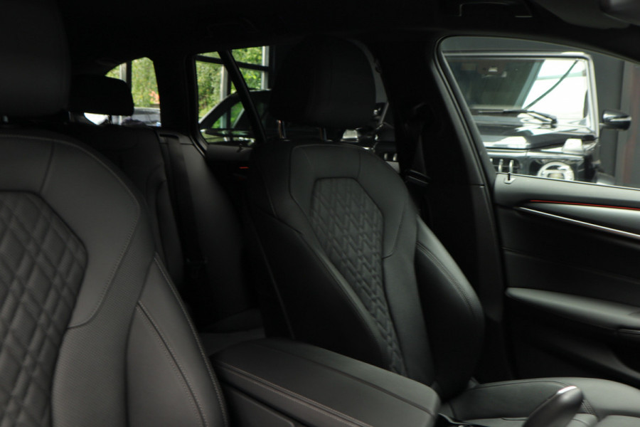 BMW 5 Serie Touring 520i M-Sport HUD Matrix DAP ACC Leer PDC Elektr. uitklapbaar trekhaak Elektr. bedienbaar achterklep Navi Camera Climate (3-zone) Memory seats PDC Zwarte binnenhemel LM velgen BTW auto